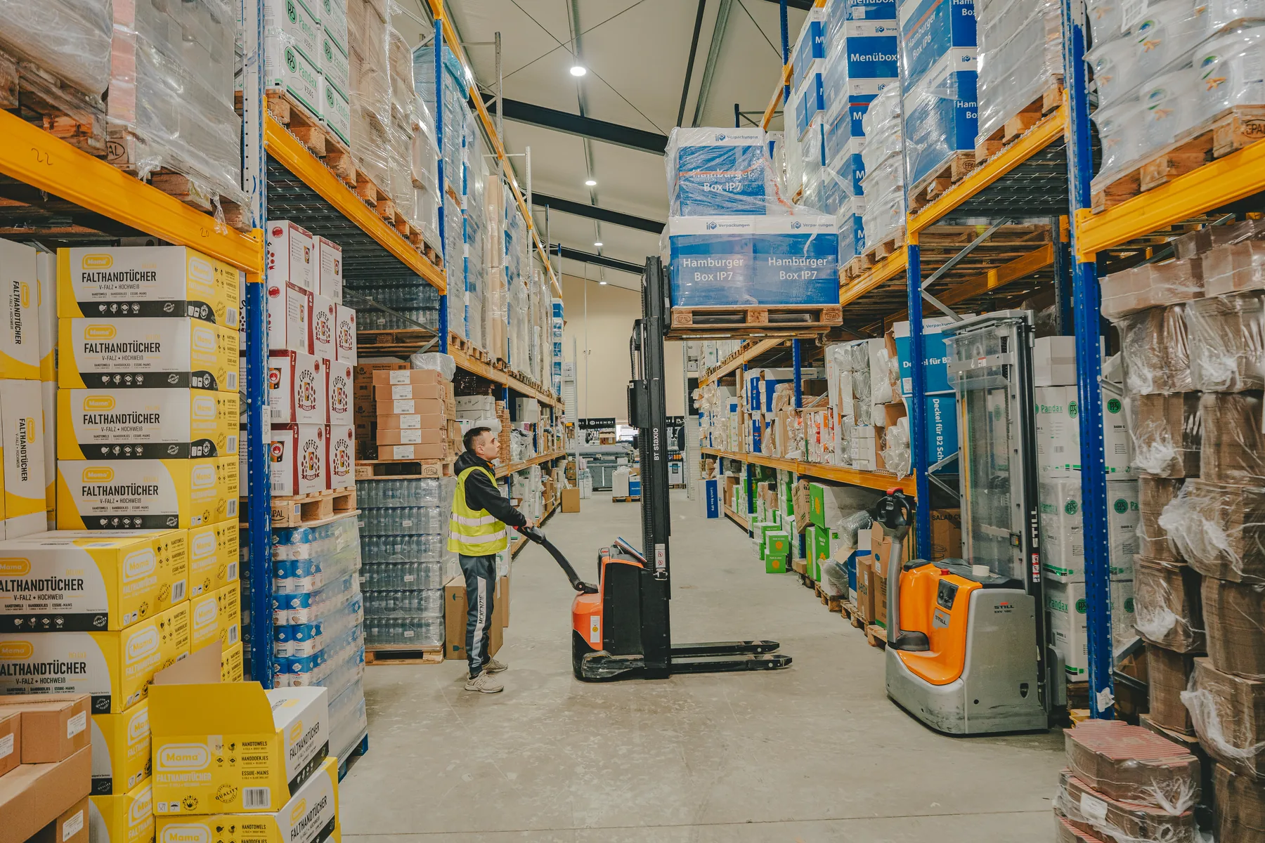 Produkte und Warenpräsentation im CASTUR Großhandel